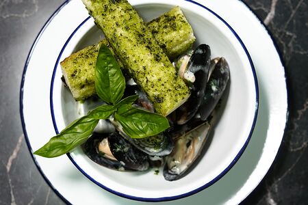 Мидии в сливочно-сырном соусе