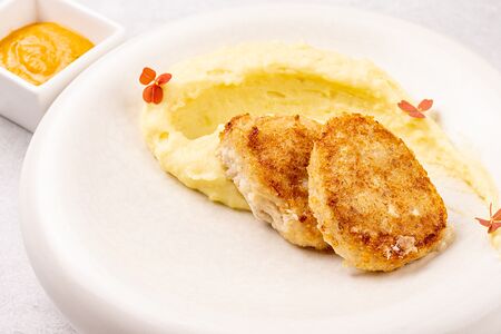 Домашние куриные котлетки с пюре