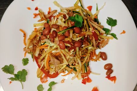 Салат с говядиной и красной фасолью