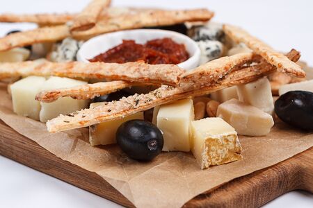 Сыры: горгонзола, пармезан, красная ведьма, козий с трюфелем