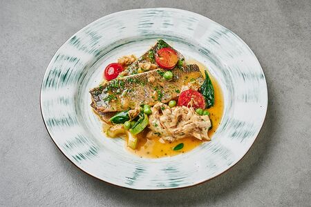 Филе сибаса с чкмерули из грибов и овощей