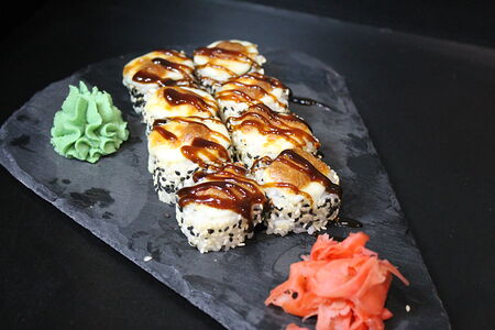 Запеченный ролл Цезарь