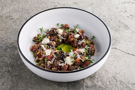 Тартар из оленины с трюфельным айоли