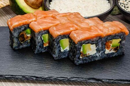 Ролл с мидиями Black