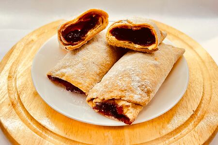 Штрудель вишневый