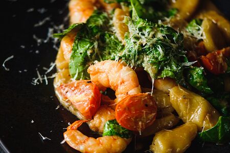 Картофельные ньокки с креветками