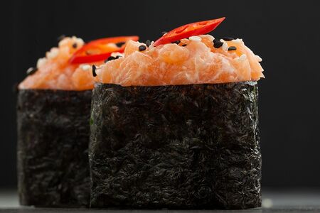 Гункан Спайси-лосось