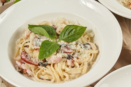 Паста с беконом и грибами