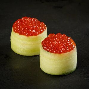 Гункан с икрой лосося лайт