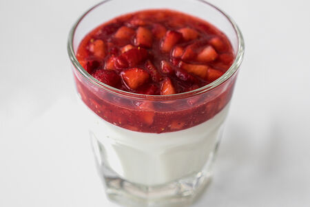 Сливочная Панна котта с клубникой