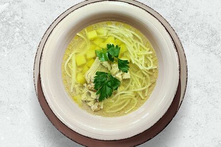 Куриный суп с лапшой