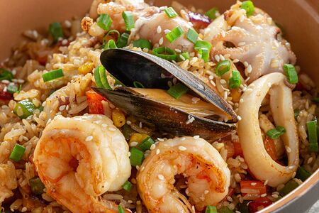 Жареный рис с морепродуктами