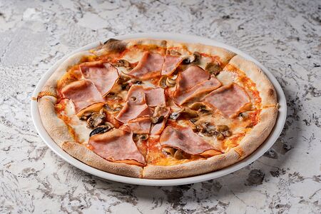Пицца с ветчиной и грибами