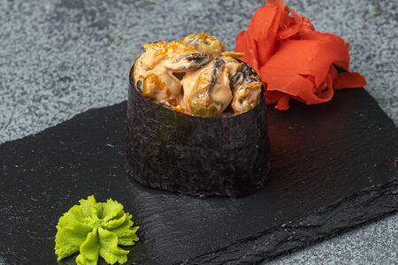 Суши Спайси мидии