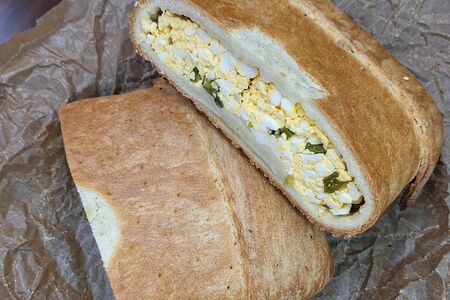 Пирог с луком и яйцом