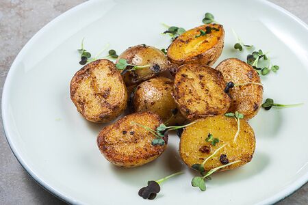 Картофель бейби с чесноком и розмарином