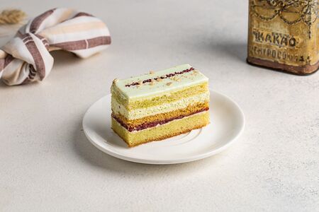 Пирожное фисташковое