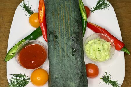 Шаурма в черном лаваше