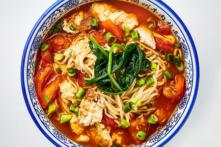 Рамен Ланьчжоу с помидором и яйцом