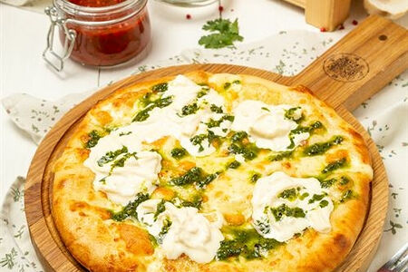 Хачапури с пряными травами и страчателлой