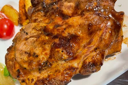 Стейк из свинины на мангале, глазированный в терияки