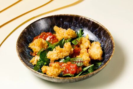 Салат с кальмаром и сальсой