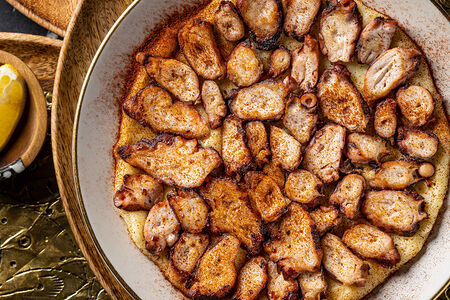 Осьминог с картофельным пюре