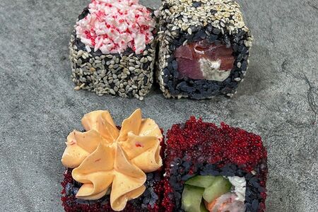 Ролы в черном