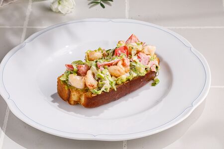 Тост с креветками и гуакамоле