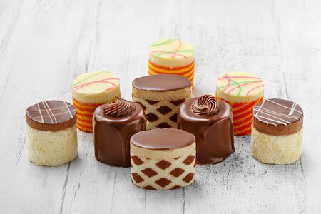 Ассорти муссовых пирожных