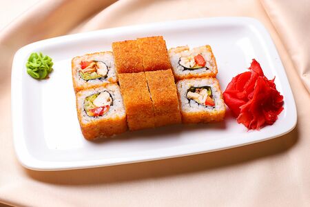 Горячий ролл Цезарь маки