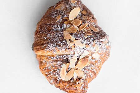 Круассан миндальный