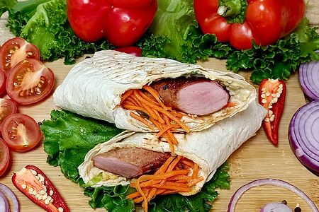 Тройной хот-дог в лаваше