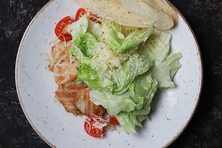 Цезарь с куриным филе