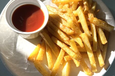 Картофель фри с соусом