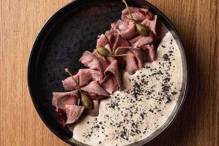 Ростбиф с муссом из тунца