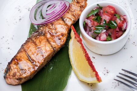 Лосось в ароматном маринаде