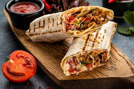 Шаурма с курицей и овощами