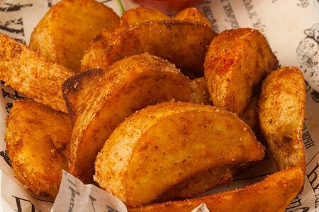 Картофельные дольки со специями