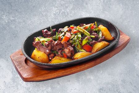 Баранина с картофелем и луком