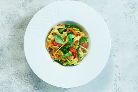 Феттуччине с овощами и шпинатом для веганов