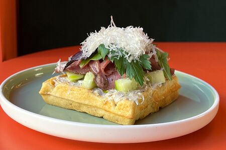 Бельгийская вафля с ростбифом