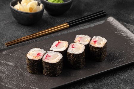 Маки с гребешком