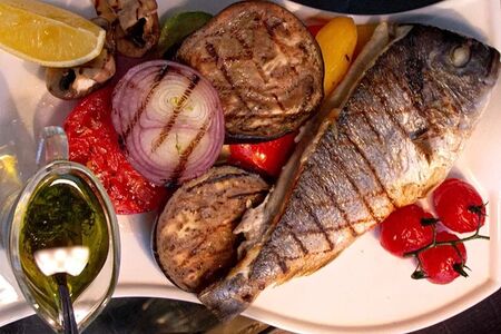 Дорадо с овощами на гриле