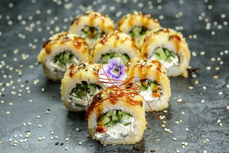 Жареный мини-бикини с огурцом