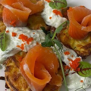 Лосось на драниках