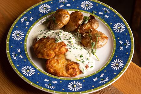 Щучьи котлетки и толченая картошка