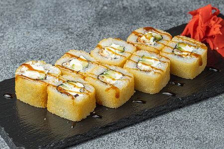 Жареный ролл с угрем