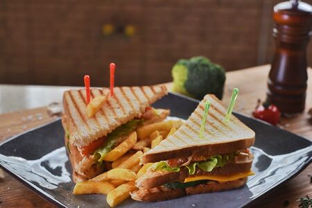 Клаб сэндвич с курицей и сыром