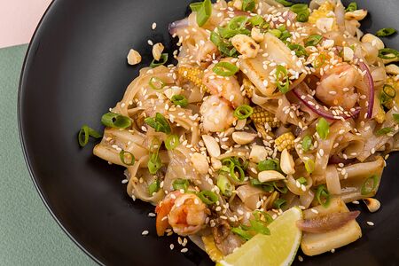 Пад-тай с морепродуктами